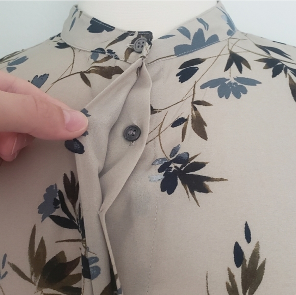 💜Vince Camuto Floral Bell Sleeve Blouse Taupe Career Top XS💜 - Picture 8 of 11